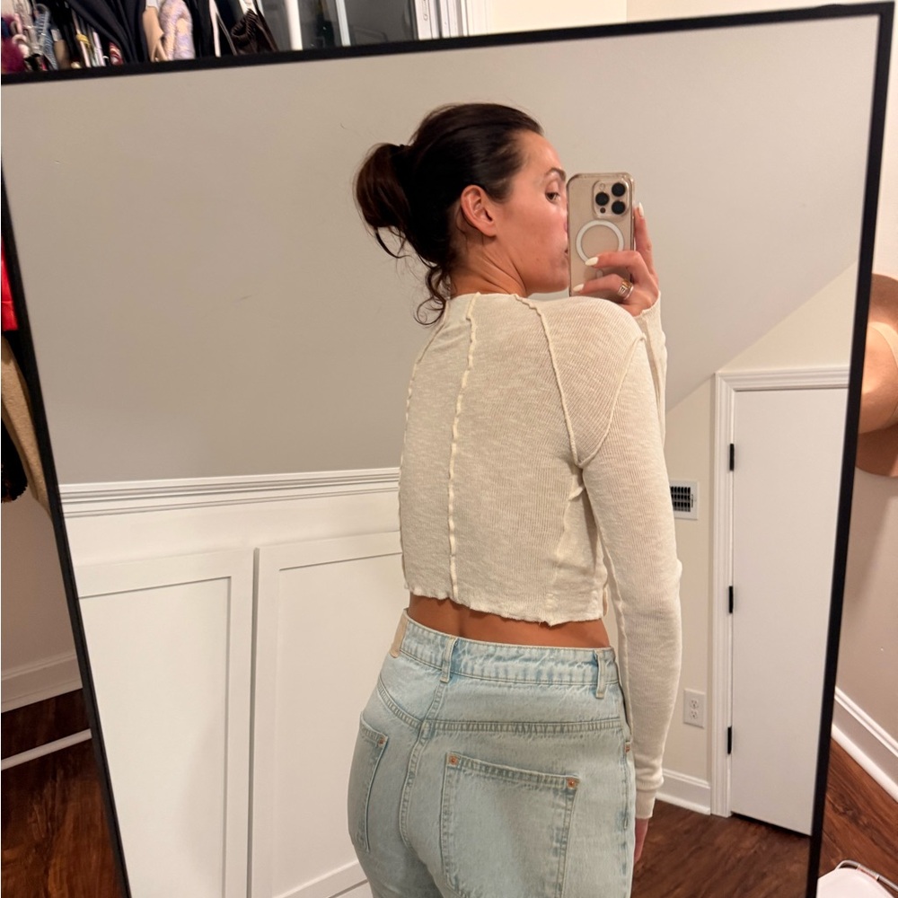 BDG Cream Long Sleeve Crop Top - Picture 3 of 6